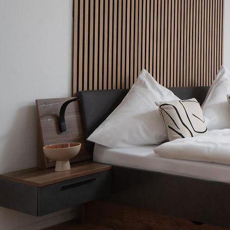 1-4 Gaeste Wohnung W-Lan, Netflix, Amazon, Parken, Arbeitsplatz, 24H Check In ,Vollausgestattet Kueche, Handtuecher Seife U,V,M Fuer Geschaeftsreisende, Paare, Familien , Swischtow Exterior foto