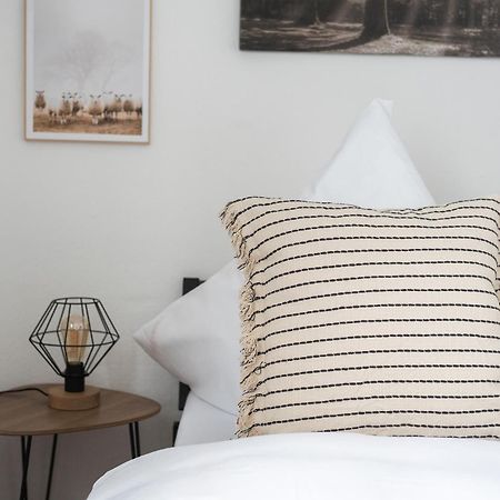 1-4 Gaeste Wohnung W-Lan, Netflix, Amazon, Parken, Arbeitsplatz, 24H Check In ,Vollausgestattet Kueche, Handtuecher Seife U,V,M Fuer Geschaeftsreisende, Paare, Familien , Swischtow Exterior foto