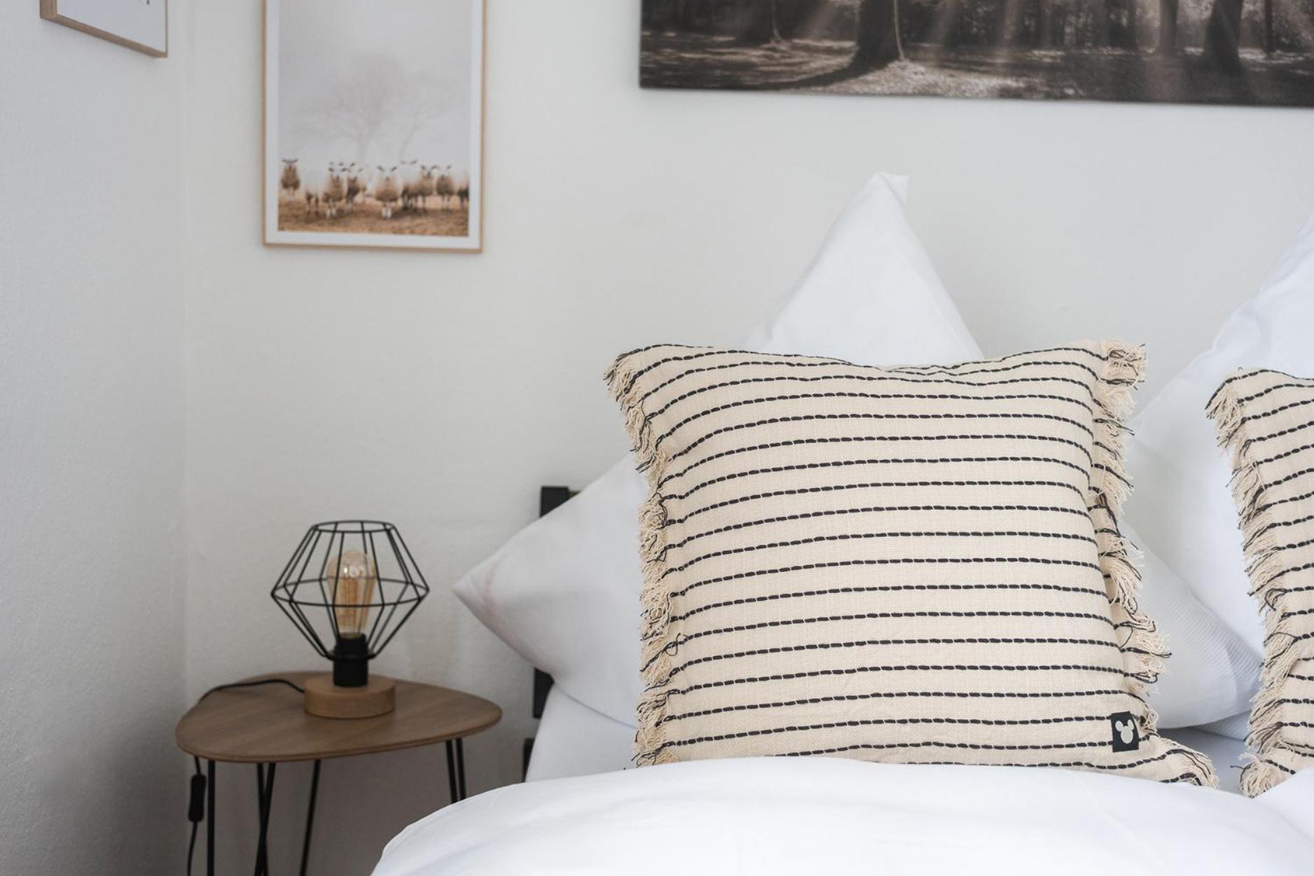 1-4 Gaeste Wohnung W-Lan, Netflix, Amazon, Parken, Arbeitsplatz, 24H Check In ,Vollausgestattet Kueche, Handtuecher Seife U,V,M Fuer Geschaeftsreisende, Paare, Familien , Swischtow Exterior foto